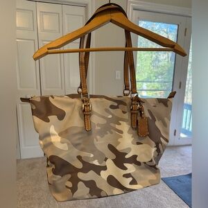 Tommy Hilfiger brown and tan camo tote bag